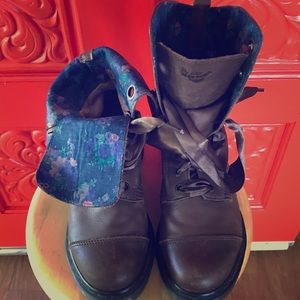 Fold down combat boots